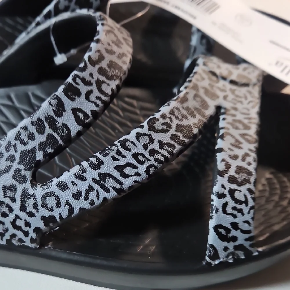 Leopard Print Slide Sandals for problem Feet - Picture 4 of 8